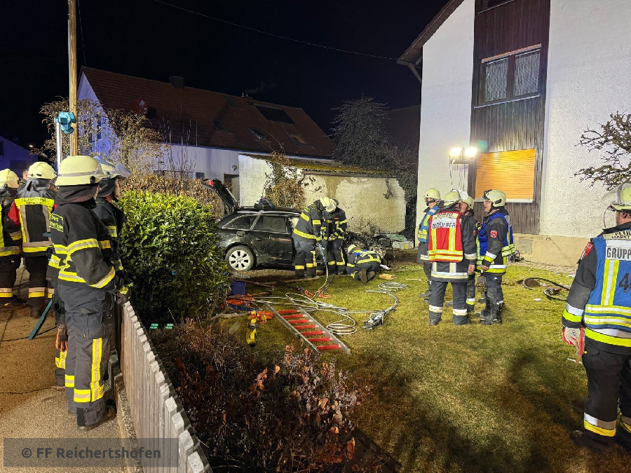 Einsatzfoto Verkehrsunfall, Person ...