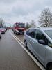 Unfall mit Straßenfahrzeugen, Verkehrshindernis