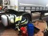 Auslaufender Treibstoff aus Fahrzeugtank